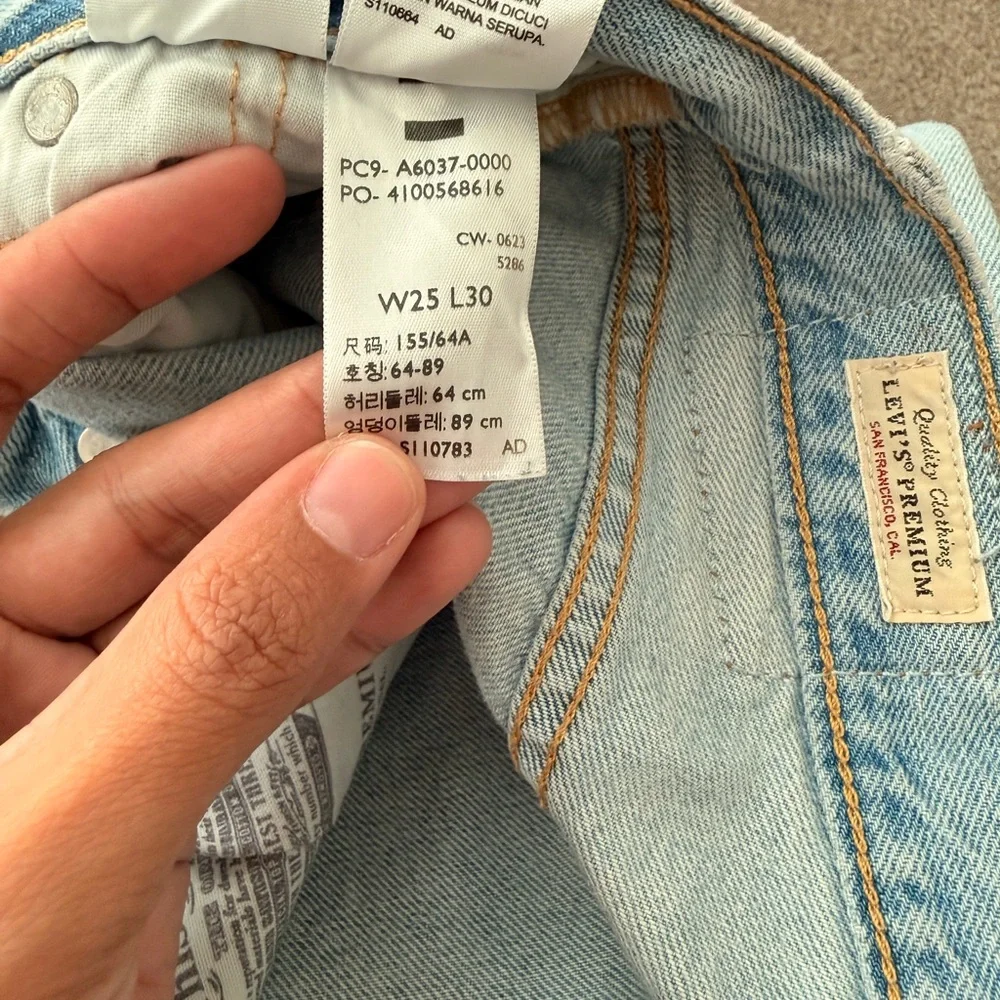 Levi's Light Wash 501 90's Freehand Folk Cropped Jeans